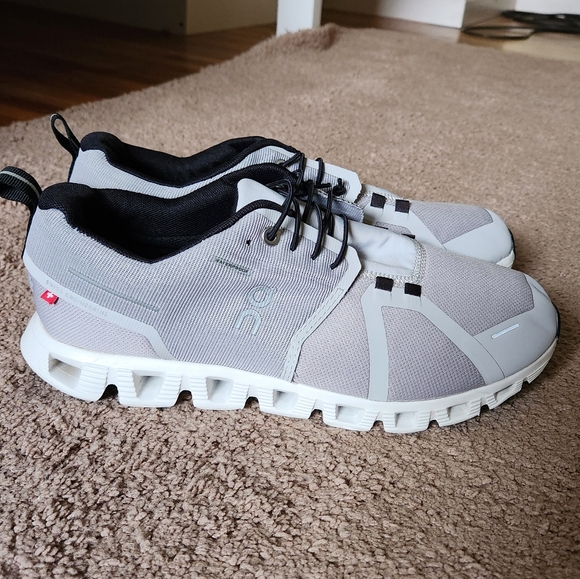 On Running Shoes - ON Running Cloud 5 Waterproof Shoes Glacier/White Womens 10.5 EUC